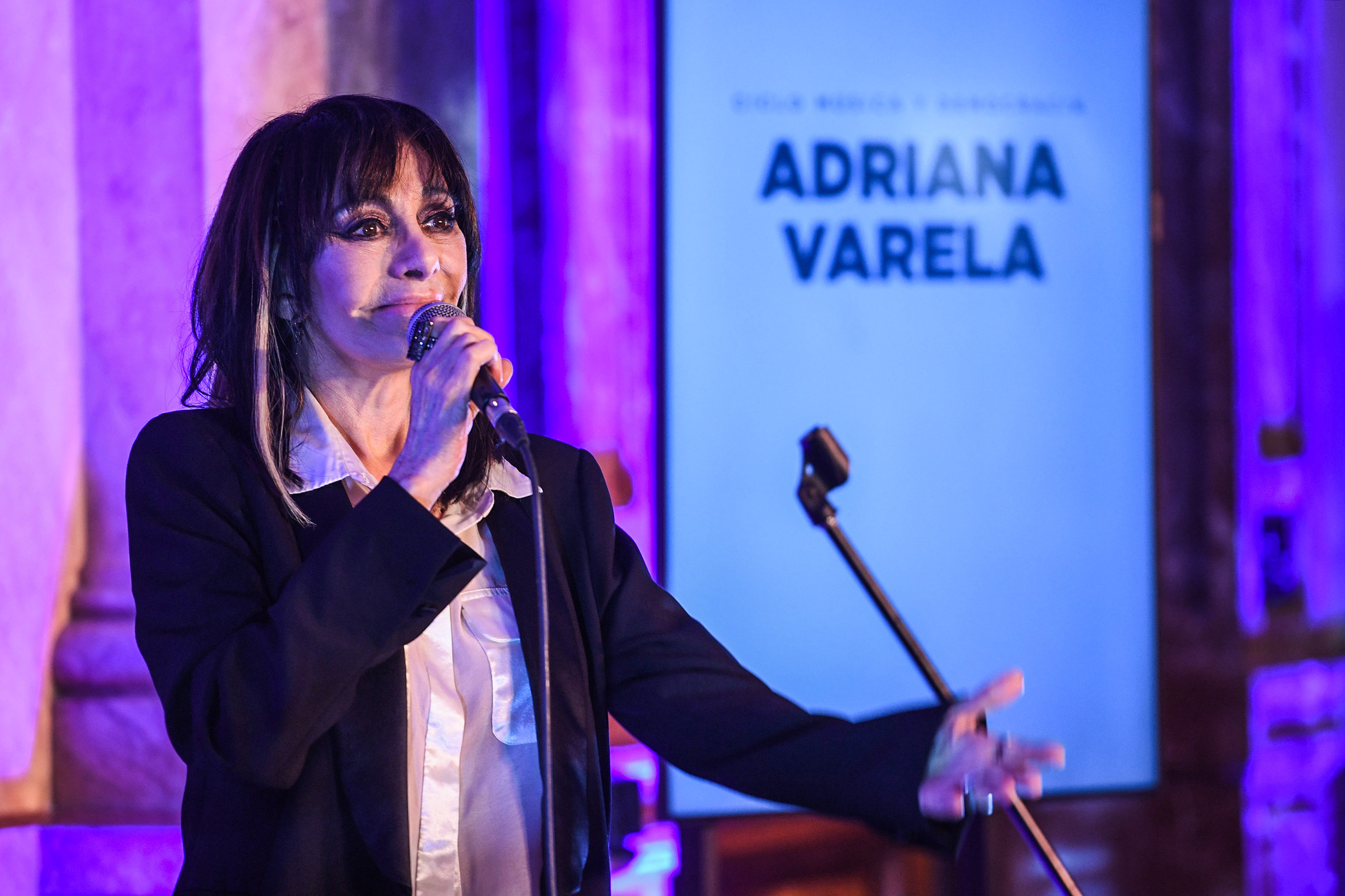 Adriana Varela se presentó en el ciclo "Música y D