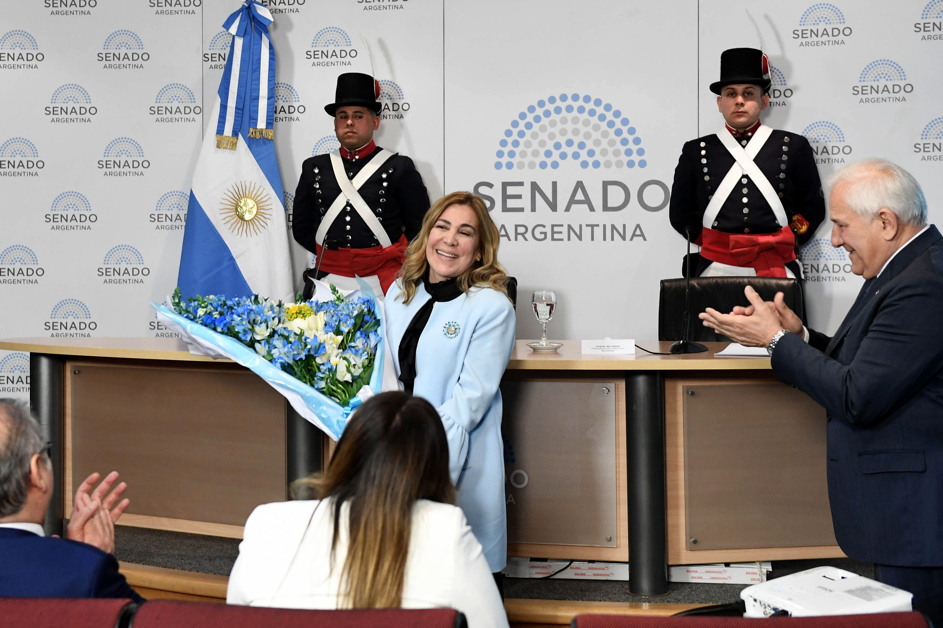 La senadora nacional Beatriz Ávila entrego diploma