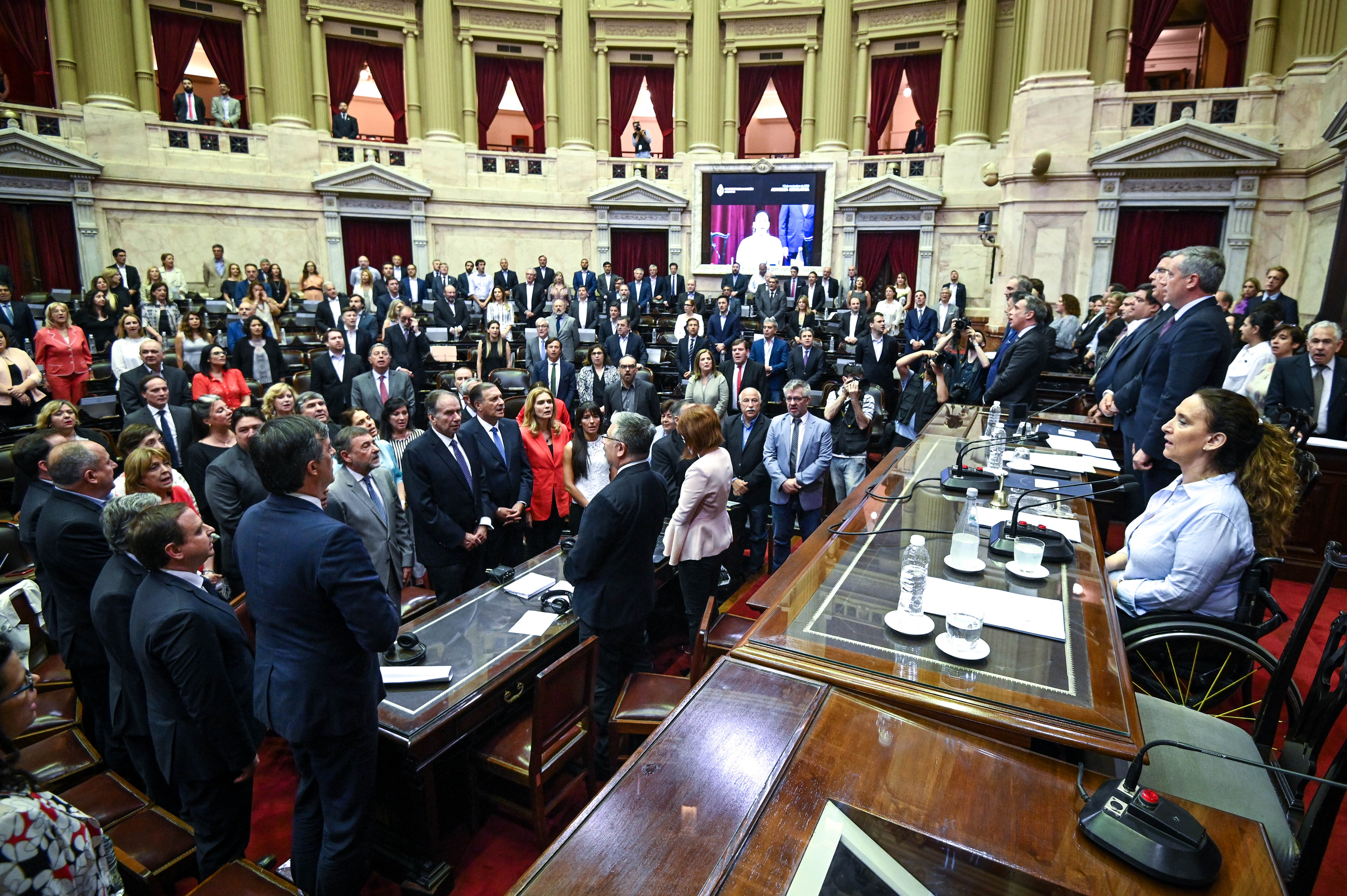 Asamblea Legislativa donde diputados y senadores c