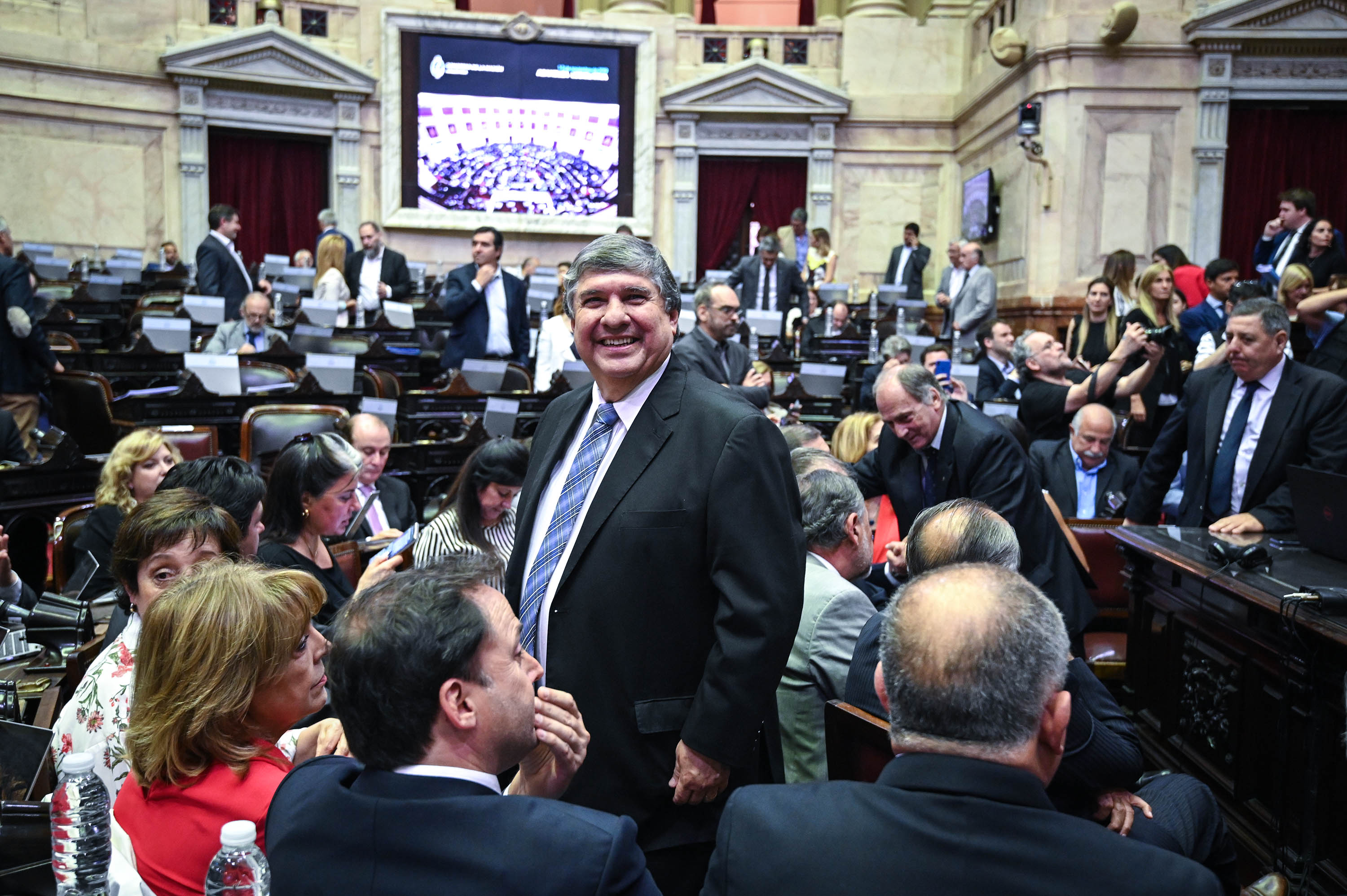 Asamblea Legislativa donde diputados y senadores c