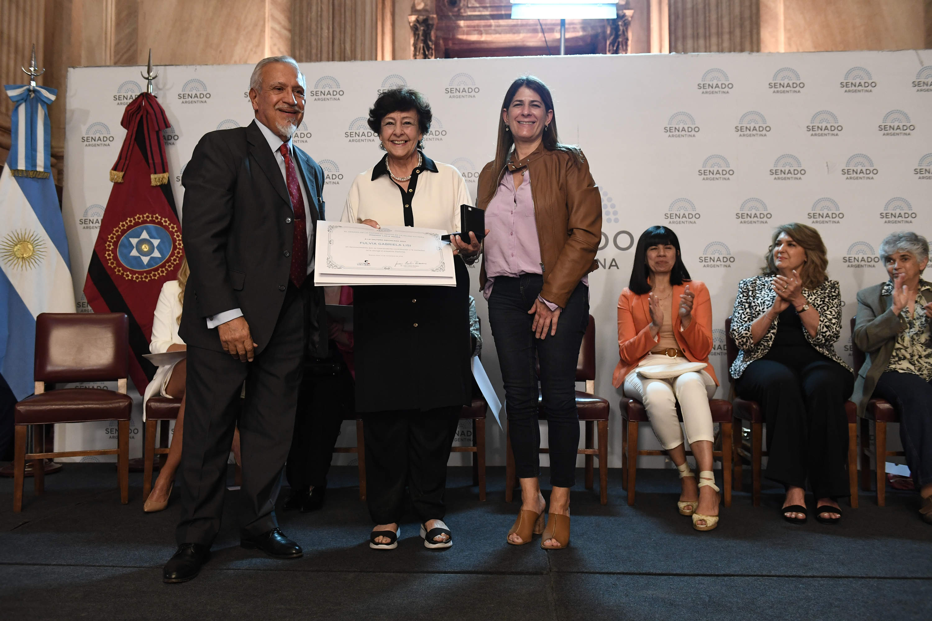 Premio Lola Mora al merito a La Mujer Salteña. Fot